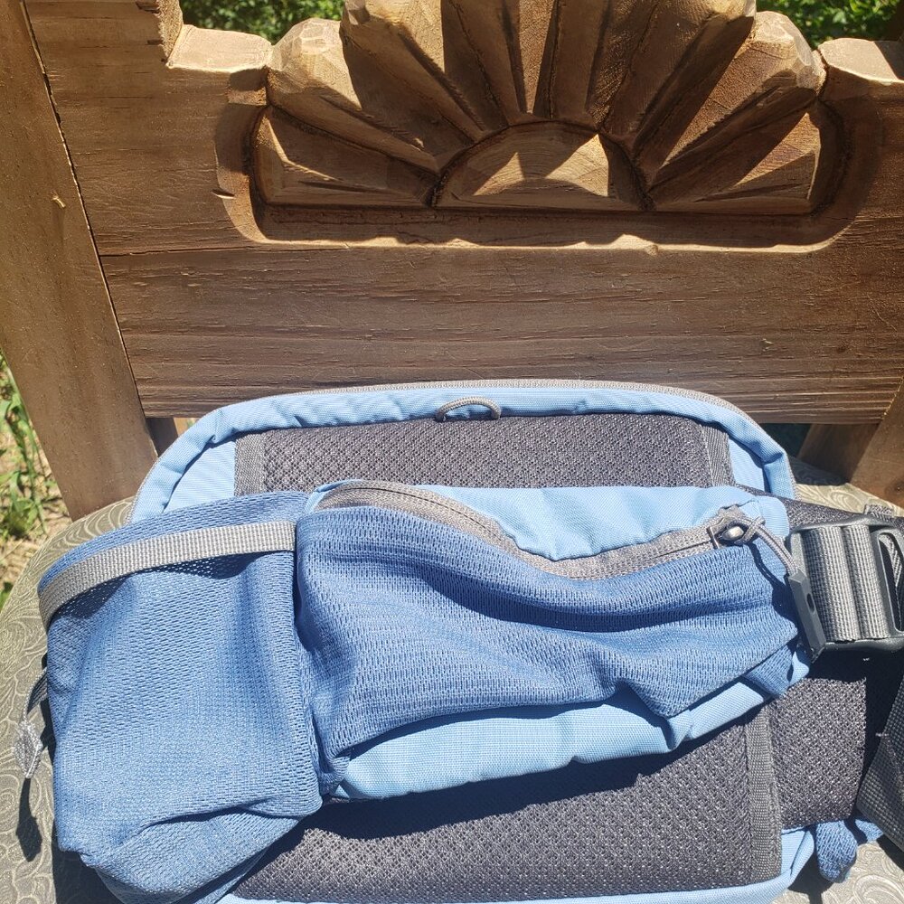 MOUNTAINSMITH 'Epic' Lumbar Pack Coronet Blue - Picture 4 of 5